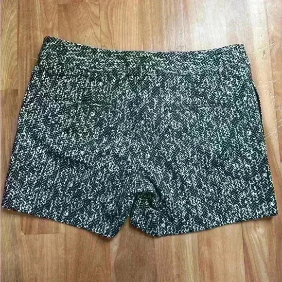 Like new Express Shorts Sz 4 - Picture 4 of 5